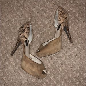 Steve Madden pumps snakeskin